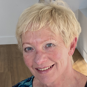 Linda Bowden, Habilis